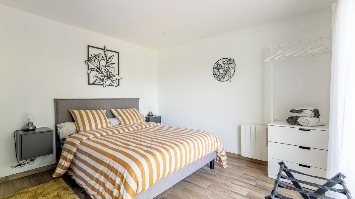 Malville Bed & Breakfast | Bed and Breakfast 'Kerwall - Chambres Familiales' with Shared Pool, Private Terrace and Wi-Fi