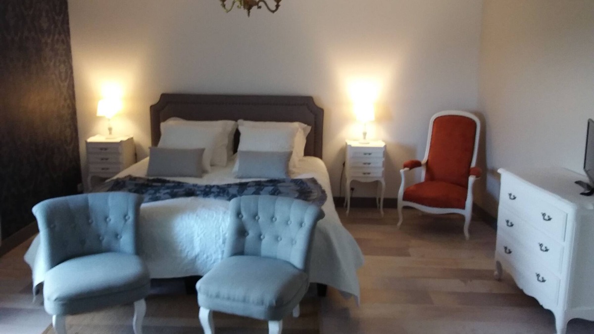 Montmoreau-Saint-Cybard House | Bed and Breakfast 'MONTIS MAURELLI' bedroom 1