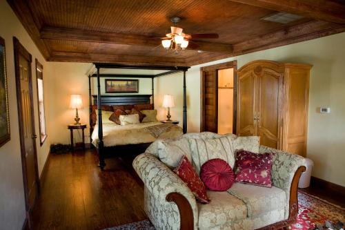 Lacy-Lakeview Bed & Breakfast | Bed and Breakfast on White Rock Creek