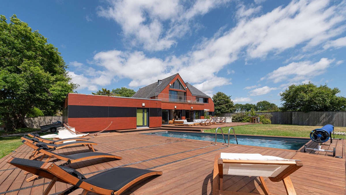 Ploeren Bed & Breakfast | Bed and Breakfast 'Suite Cathédrale - Ty Castel' with Shared Pool, Shared Garden and Wi-Fi