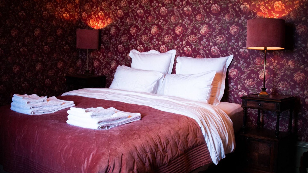 Rouille Bed & Breakfast | Bed and Breakfast 'Suite Familliale - Vue Sur Parc' with Shared Garden and Wi-Fi