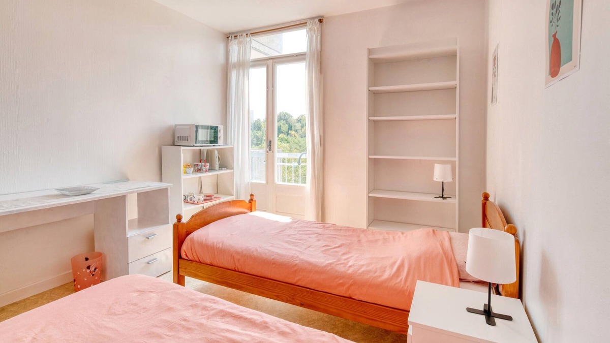 Jolimont-Soupetard-Bonhoure Bed & Breakfast | Bed and Breakfast with Locals in Toulouse with Wi-Fi