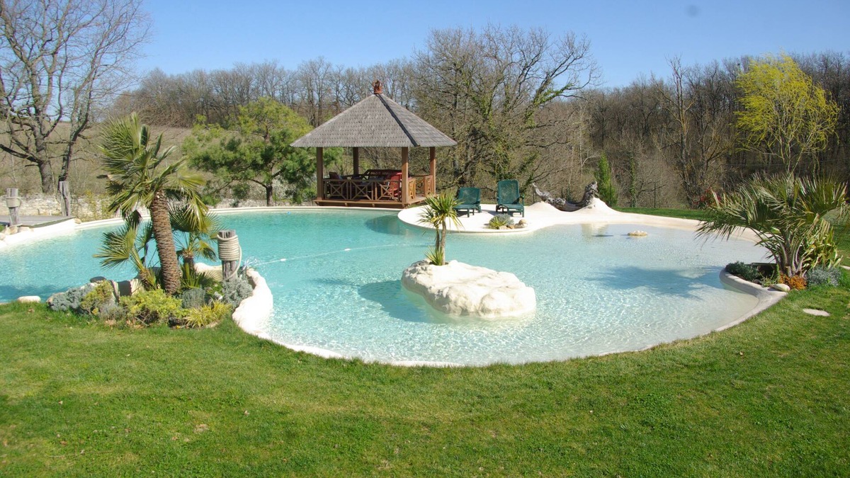Laborie Hotel | Bed and Breakfasts Toulouse - The Lake Crivito