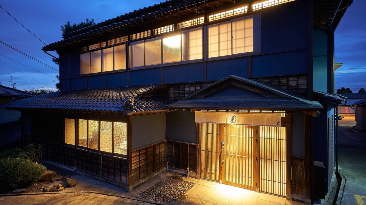 Inami Apartment | Bed and Craft
