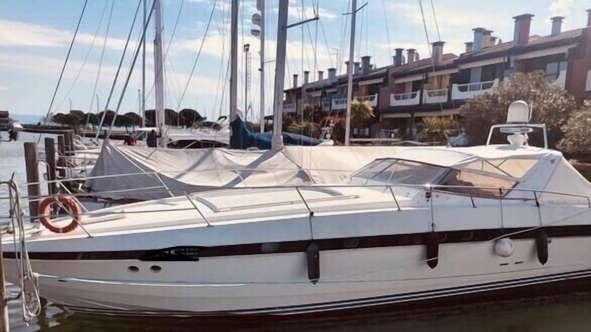 Aprilia Marittima Boat Rental | Bed & boat Lignano