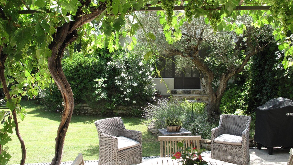 Loriol-du-Comtat House | Bed & Breakfast in a Provencal farmhouse, heated pool, quiet and rest