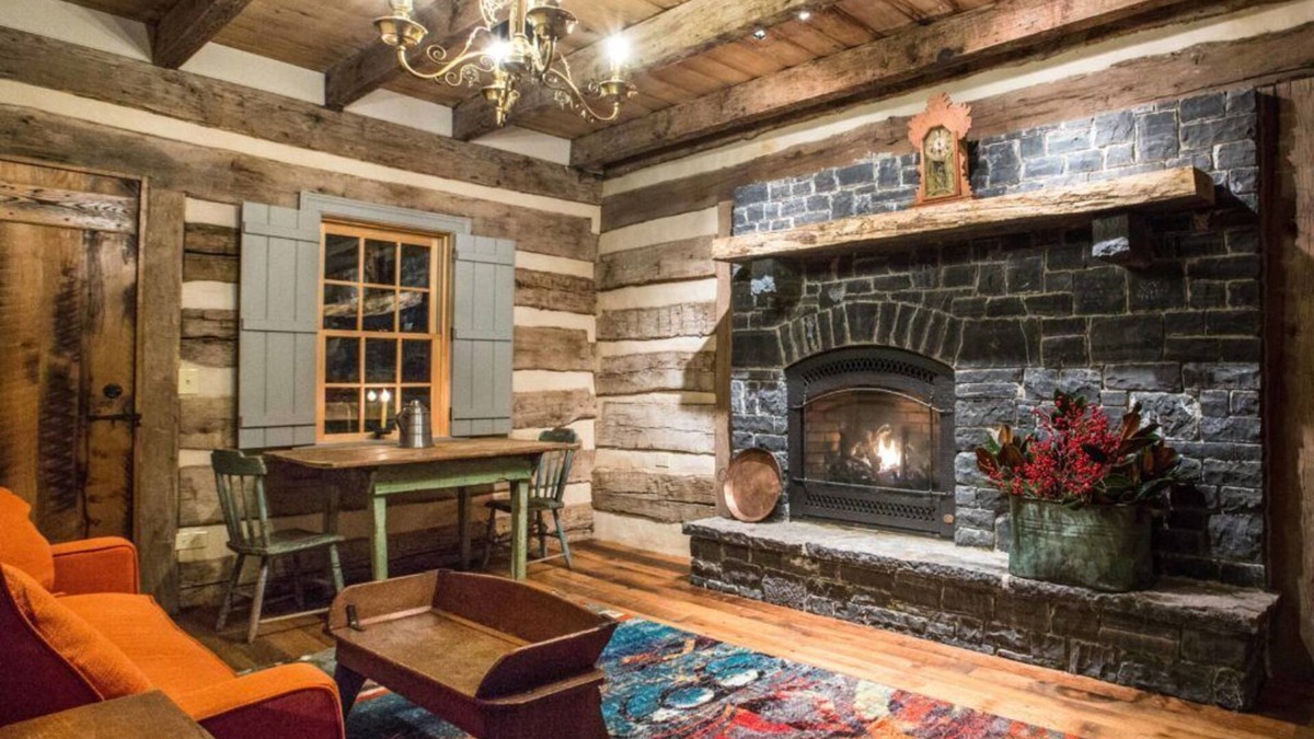 Staunton Bed & Breakfast | Bed&Breakfast in a 1795 Log Cabin on working farm, Honorable Jacob Swoope Suite