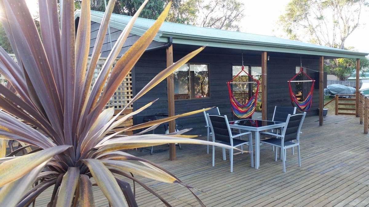 Alonnah Cottage | Bed in Bruny Seaside Accommodation