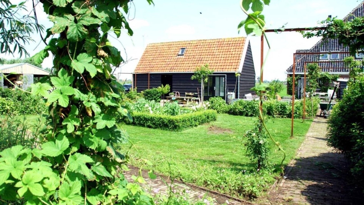 Waterland Apartment | Bed In Waterland