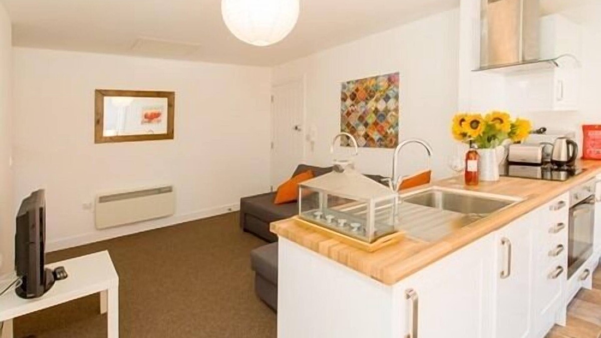 Eastleigh Apartment | Beddoe Apartments