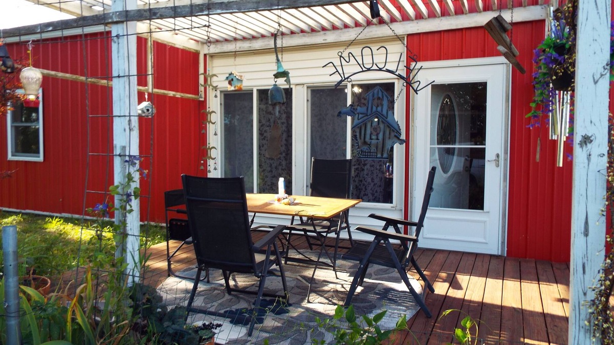 Taylor County Cottage | Bedford, IA 2BR Country Cottage in the Tranquility of SW Iowa, near IA/MO line.