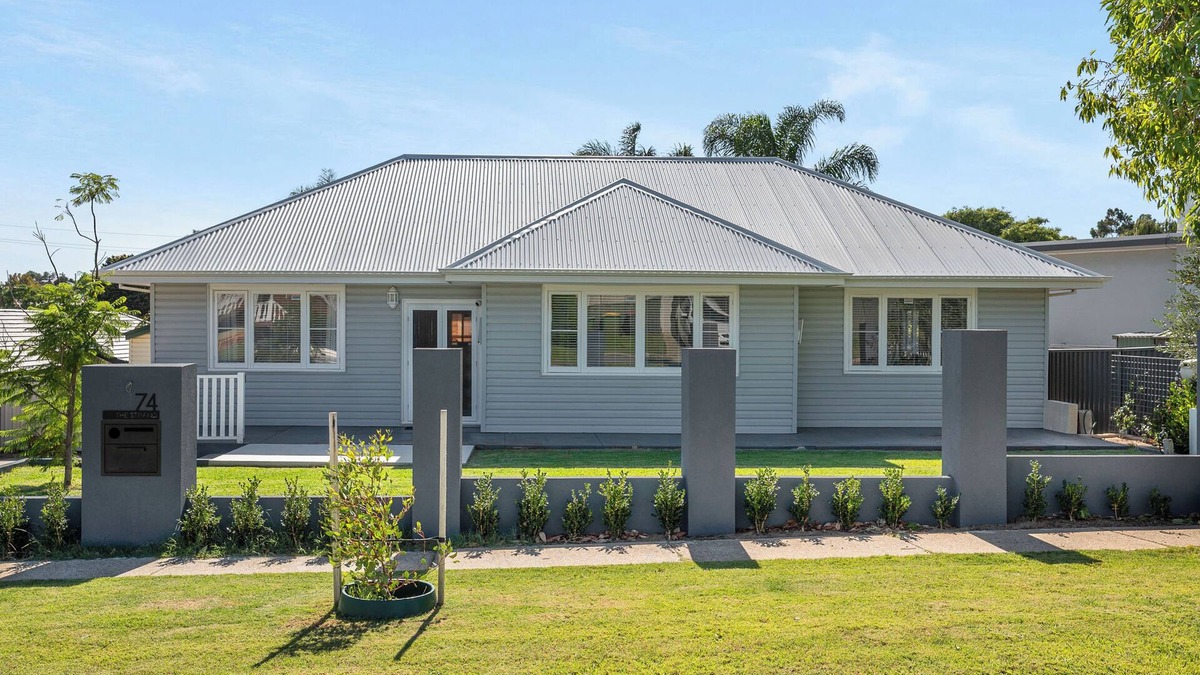 Bedford House | Bedford Pool Oasis