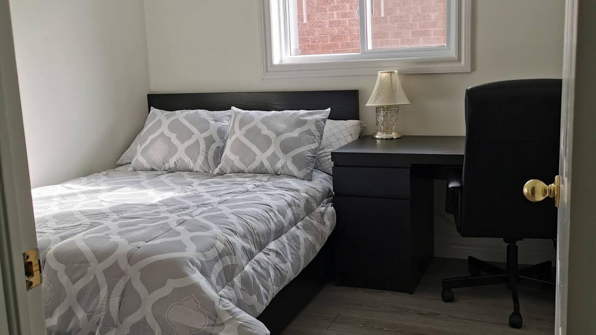 Lisgar House | Bedroom 3, side room on 2nd Fl