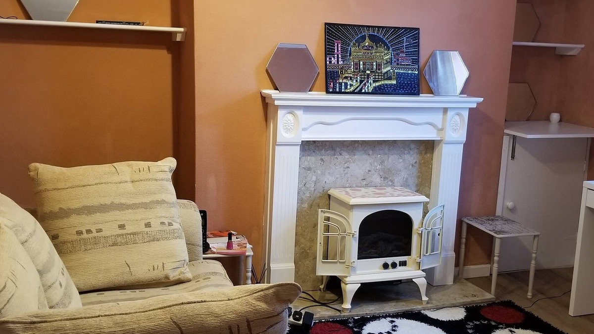 Glyncorrwg House | Bedroom at Little house in the village