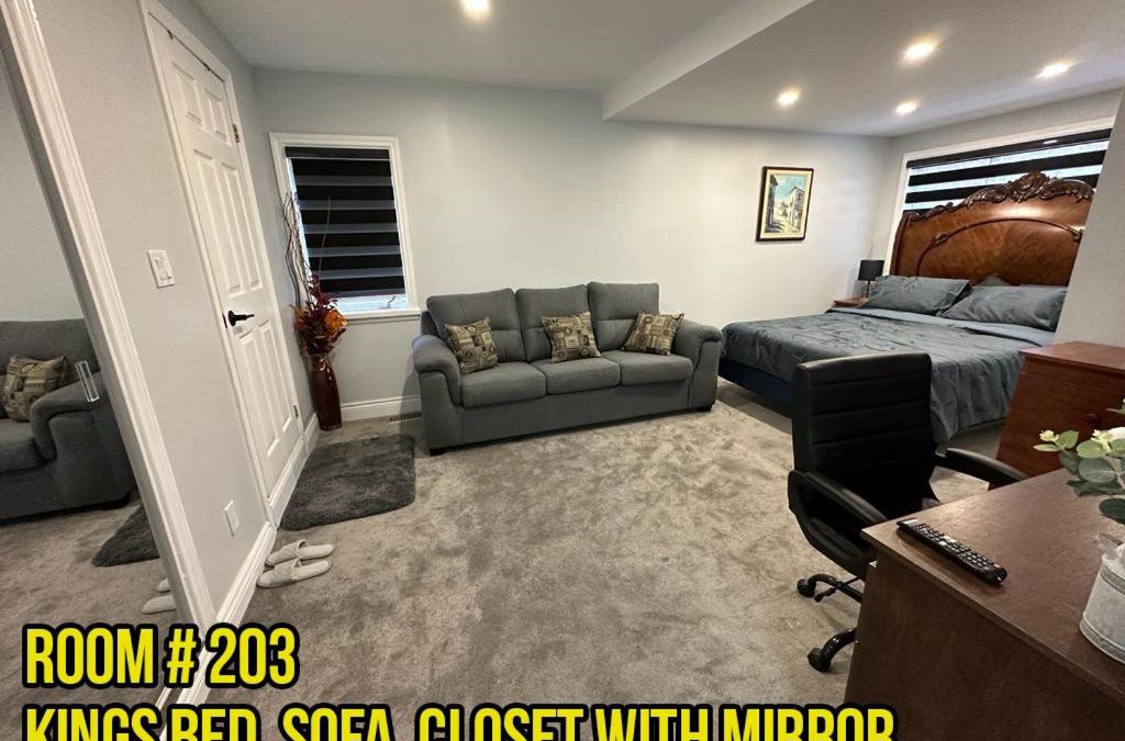 Rockwood House | Bedroom for couple with free parking