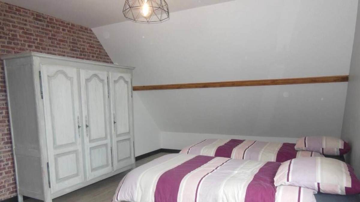 Saint-Ouen-sur-Iton Bed & Breakfast | Bedroom sleeps 5, fast Wi-Fi