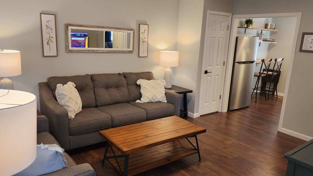 Jefferson City Apartment | Bedroom TVs. 5 Min to Cherokee Lake & C-N Univ