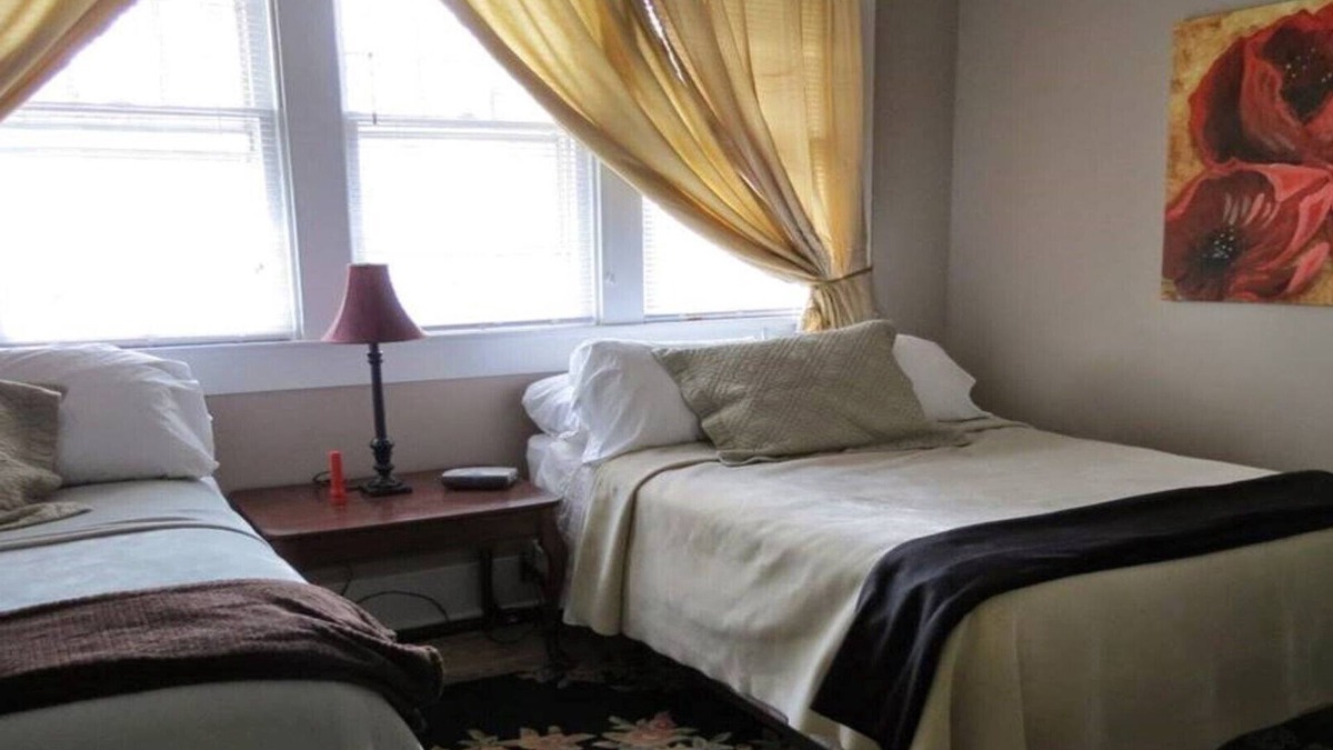 Lancaster House | Bedroom with 2 Queen Beds in the Guest House - Lancaster, KY