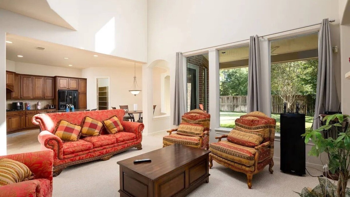 Cypress House | Bedroom with 3.5-Bathroom near Golf Course!