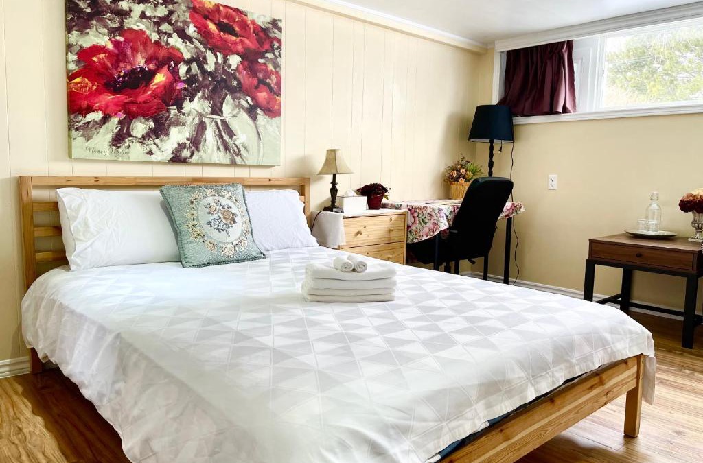 Stouffville House | Bedroom with private bathroom in Toronto