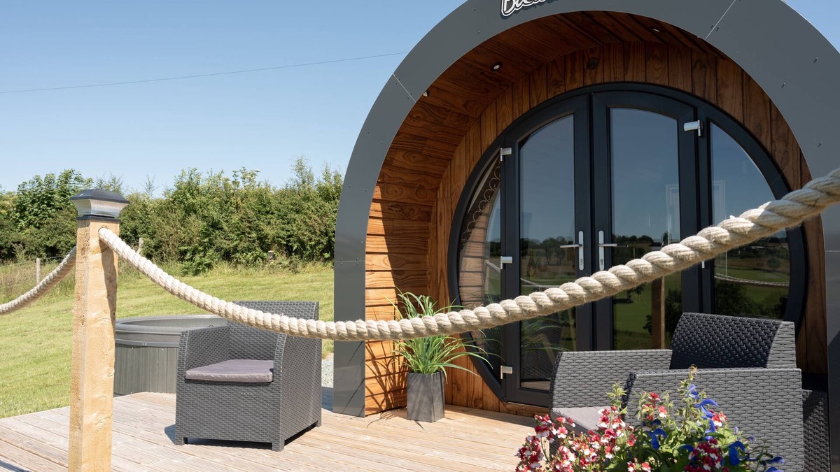 Welshpool Cottage | Bedwen - Glamping pod with Hot Tub sleeping 2 guests