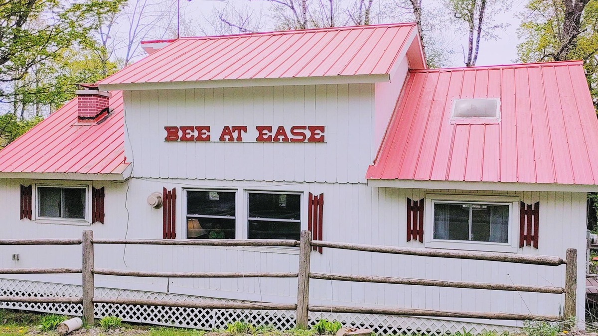 Concord Cabin | "Bee at Ease" cottage on Shadow Lake