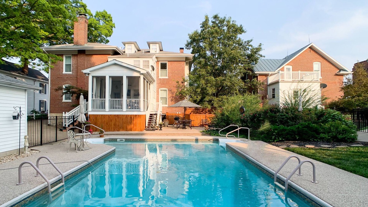 Washington House | Bee's Knees - Private Heated Pool and Hot Tub, Dog Friendly, Wineries
