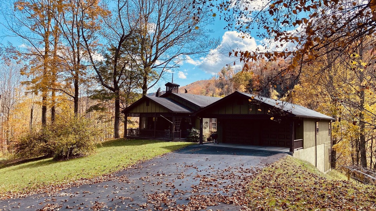 Elk Park Cottage | Beech Mountain Chapel - Wow views and creek just minutes to Beech Mtn Ski Resort