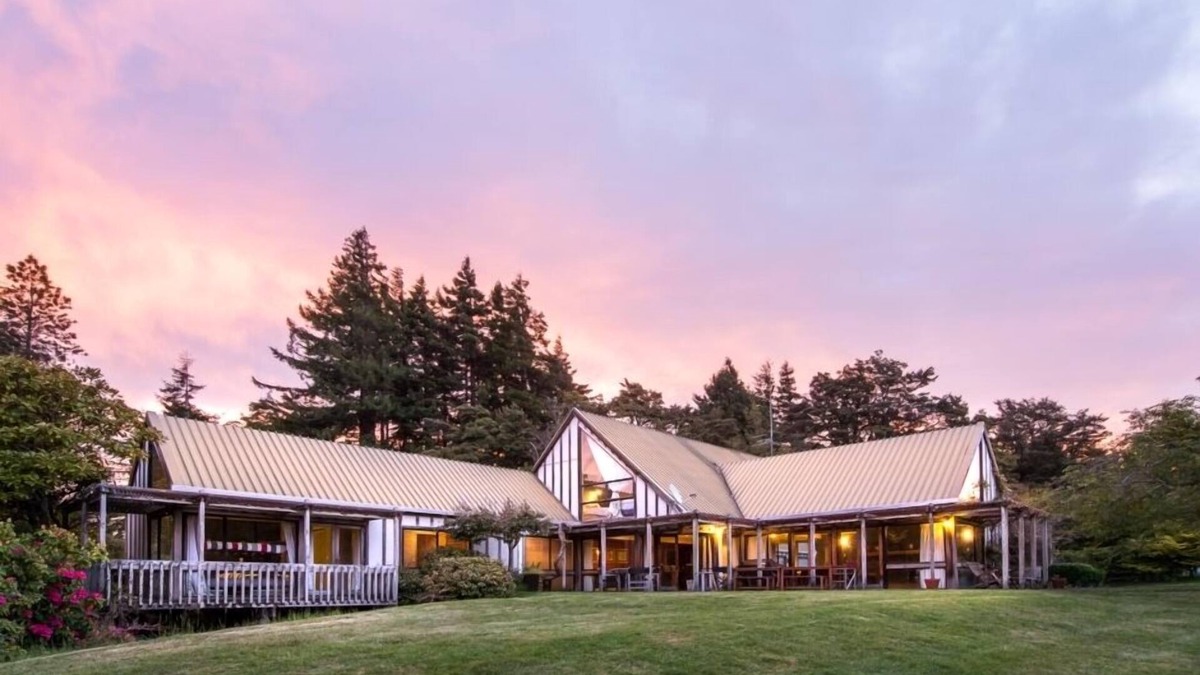 Ohakune House | BEECH TREE LODGE- BEST PRICE ! SLEEPS 14 -PET FRIENDLY- BOOK NOW
