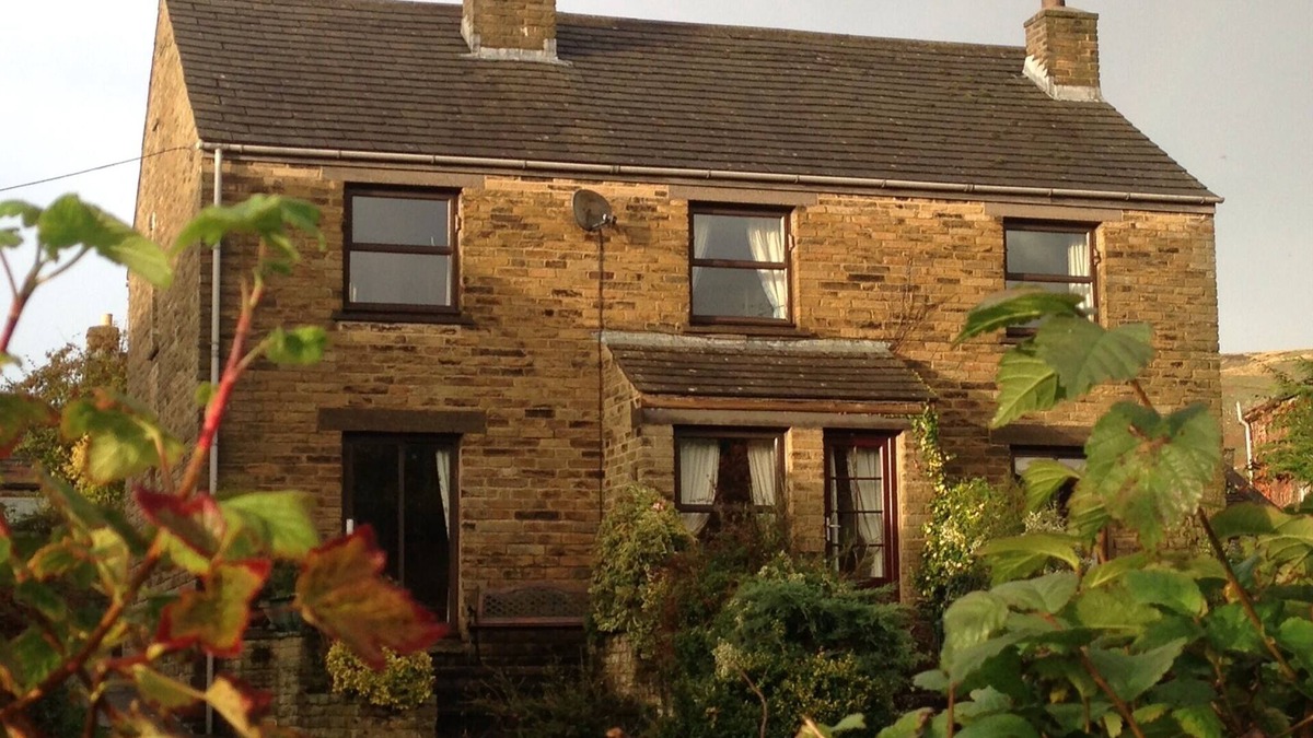 Reeth Cottage | Beechcroft Cottage Reeth, set in two acres garden, river, ponds, amazing views