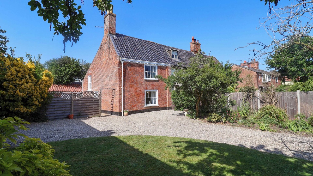 Beccles Cottage | BEEHIVE, pet friendly, country holiday cottage in Beccles