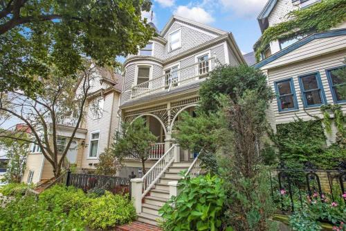 Lower East Side Villa | Beer Baron's Abode