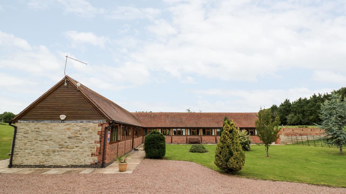 Forest of Dean Cottage | BEESONI LODGE, pet friendly, luxury holiday cottage in Castlemorton