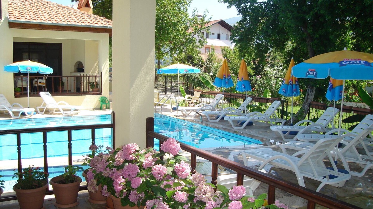 Koycegiz Villa | BEGONVILLE, beautiful villa with pool a few minutes walk to waterfront cafes & restaurants