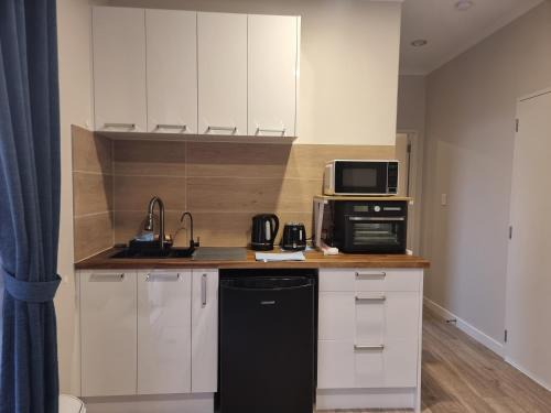 Huapai House | BEHOME - Modern Guest Suite