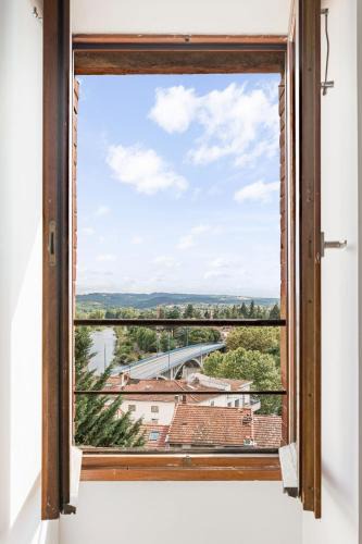 Saint-Just-Saint-Rambert Apartment | Beige Hospitalité Noemie vue