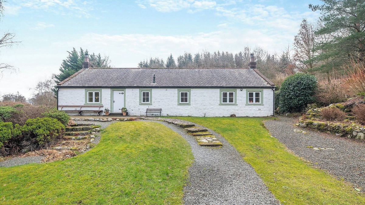 Bankend Cottage | Beira's Garden, Knockendoch