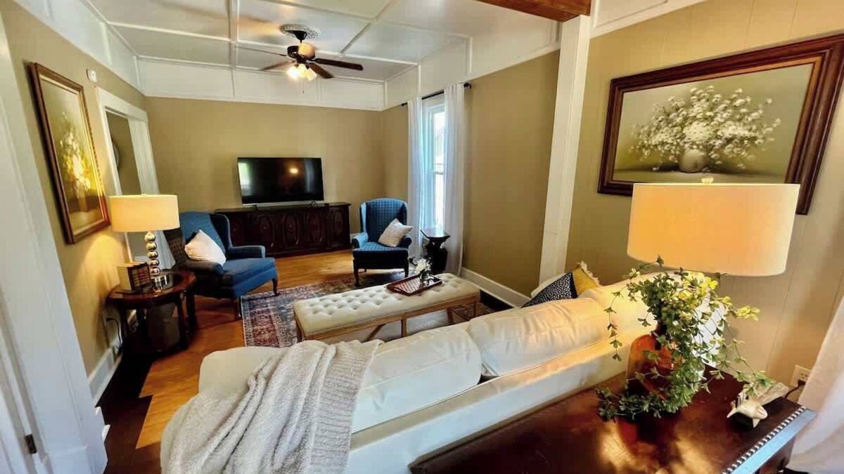 Siloam Springs House | Beit Shalom (House of Peace)