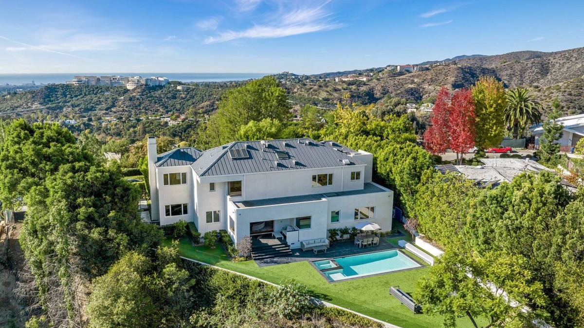 Bel Air House | BEL AIR FAMILY ESTATE/GATED/POOL/BASKETBALL COURT/SMART-HOME/5 BEDROOM