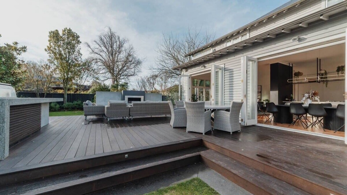 Riccarton Villa | Bel Air Mansion - Sleeps 12 Villa