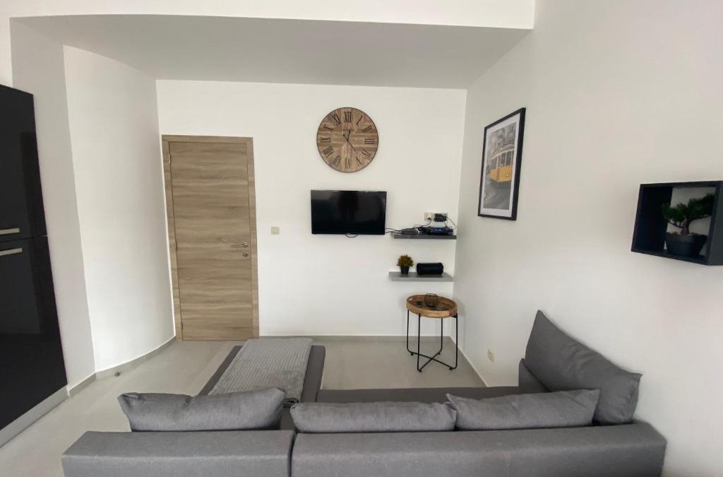 Belhez Apartment | Bel appart calme climatisé parking gratuit privé sur demande 1-C