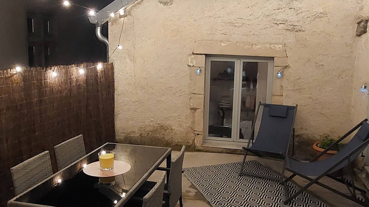 Mutigney Apartment | Bel Appartement en Plein Centre du Village de Pesmes, Tout Équipé