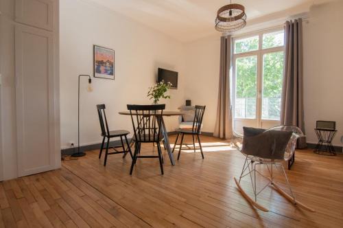 Tours Apartment | Bel appartement Tours Centre 2 chambres, 6 pers "Pied-à-Tours"