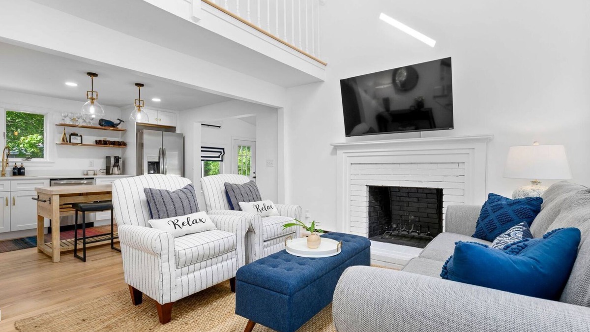 Mashpee House | Bela Vida - Steps to John's Pond, Spacious, 4 Bedroom, 3 Bathroom, Sleeps 10