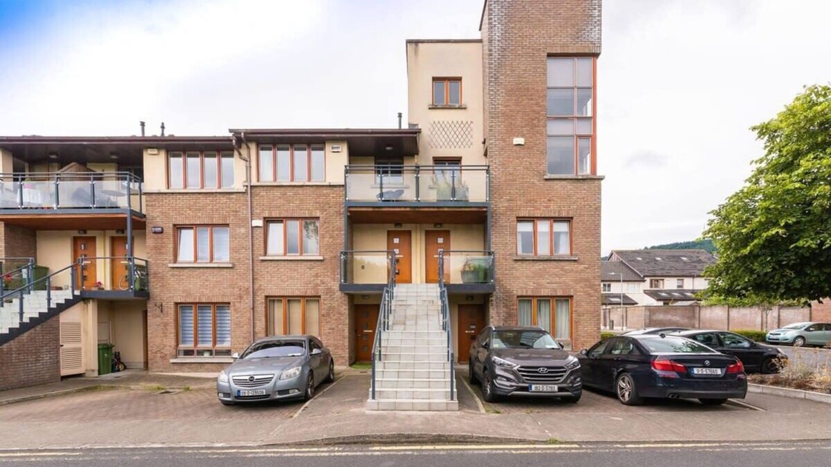 Sandyford Apartment | Belarmine Summary: Th