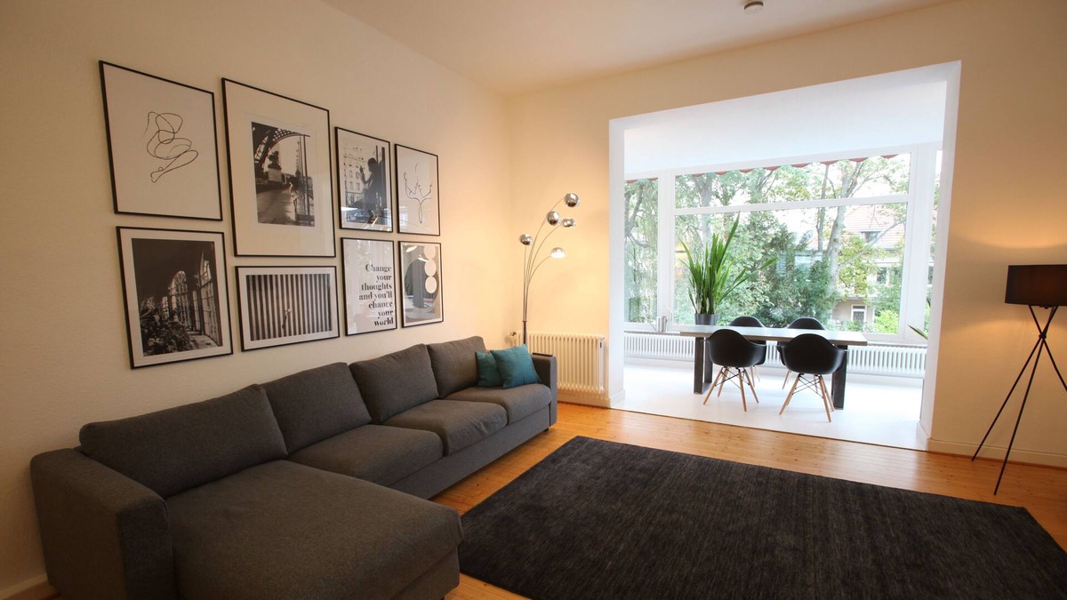 Lindenthal Apartment | Beletage: Quiet 3-room apartment (115 sqm) with terrace - top location near the city forest