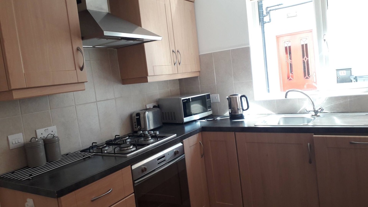 Belfast Apartment | Belfast base for adventures in the North of Ireland (secure car parking).