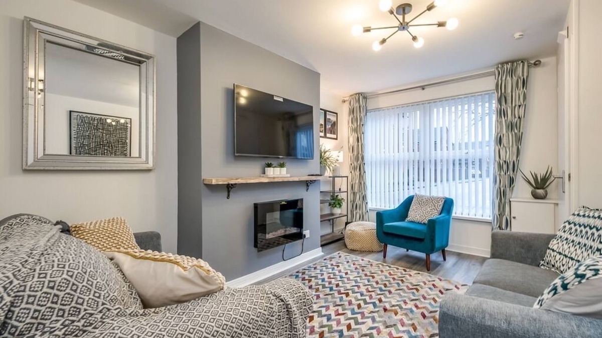 Belfast City Centre House | Belfast City Centre +Free Parking by StayByNumbers