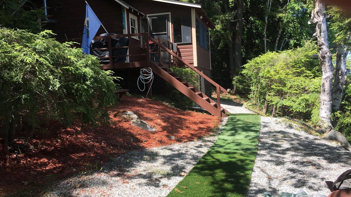 Belgrade Cottage | BELGRADE LAKES MAINE GREAT POND PRIVATE 2-BEDROOM COTTAGE 15 FEET FROM WATER