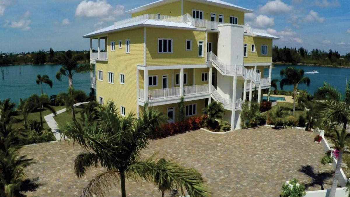 Bell Channel Bay Apartment | Bell Channel Bay waterfront condo with Dock Space